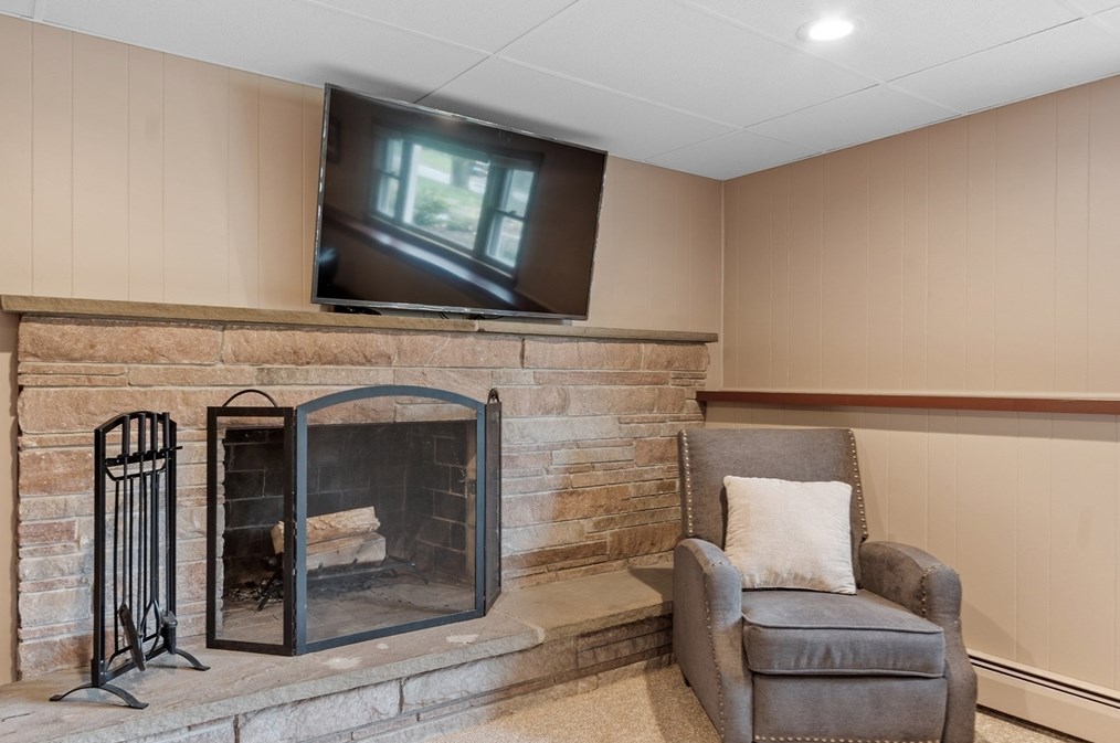 22 Ellis Dr, Worcester MA 01609-1423 exterior