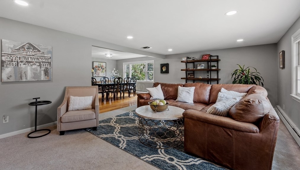 22 Ellis Dr, Worcester MA 01609-1423 exterior