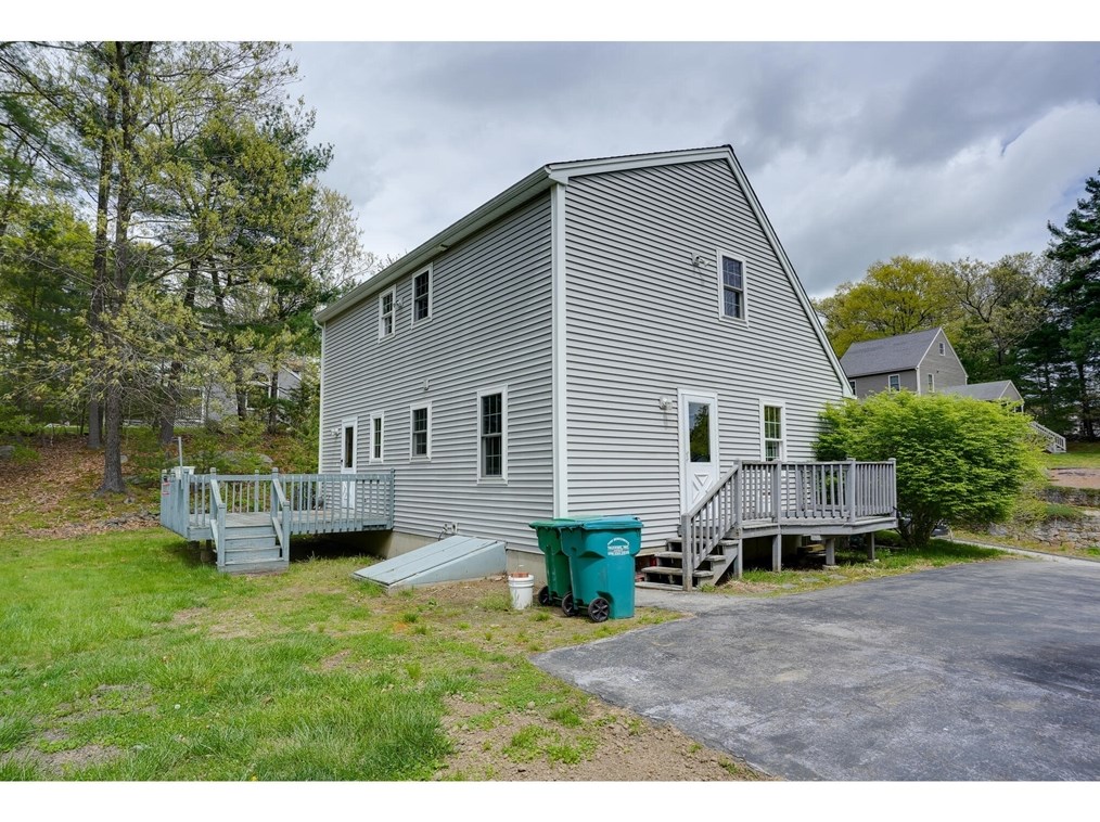 40 Lake St, Uxbridge MA  01569-1277 exterior