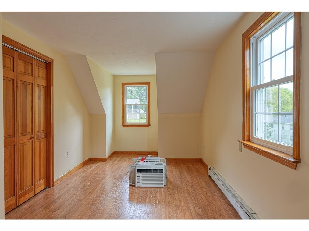 40 Lake St, Uxbridge MA  01569-1277 exterior