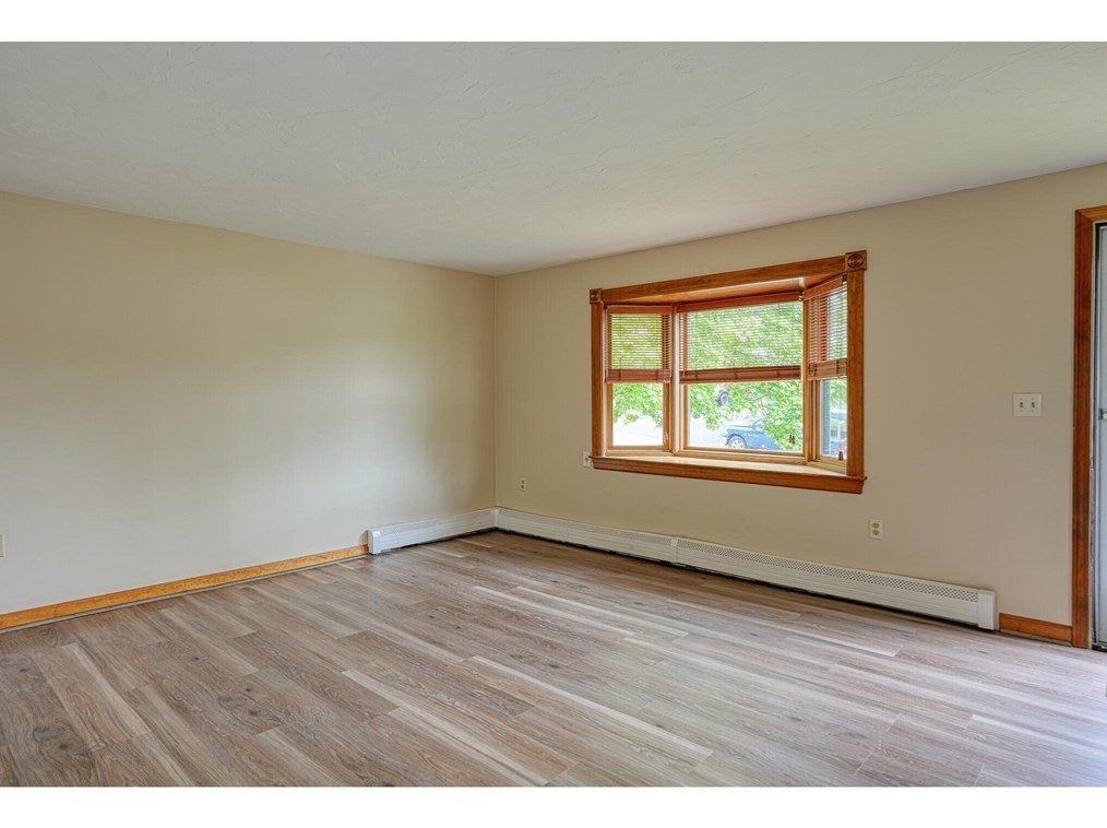 40 Lake St, Uxbridge MA  01569-1277 exterior