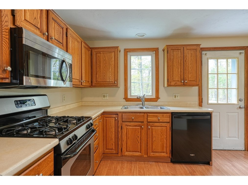 40 Lake St, Uxbridge MA  01569-1277 exterior