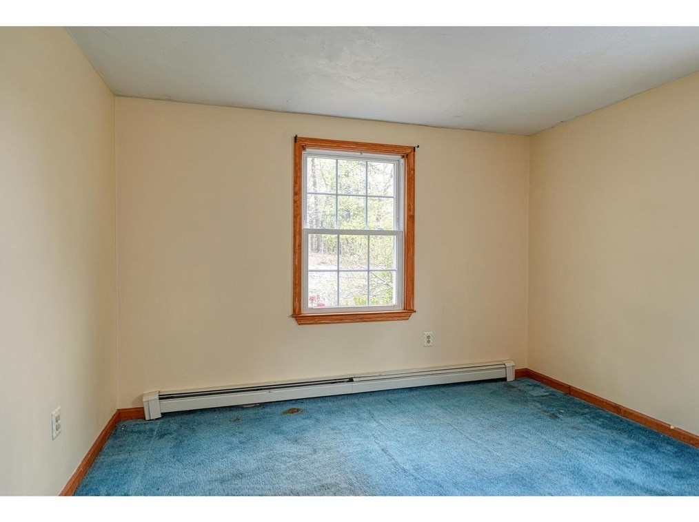 40 Lake St, Uxbridge MA  01569-1277 exterior