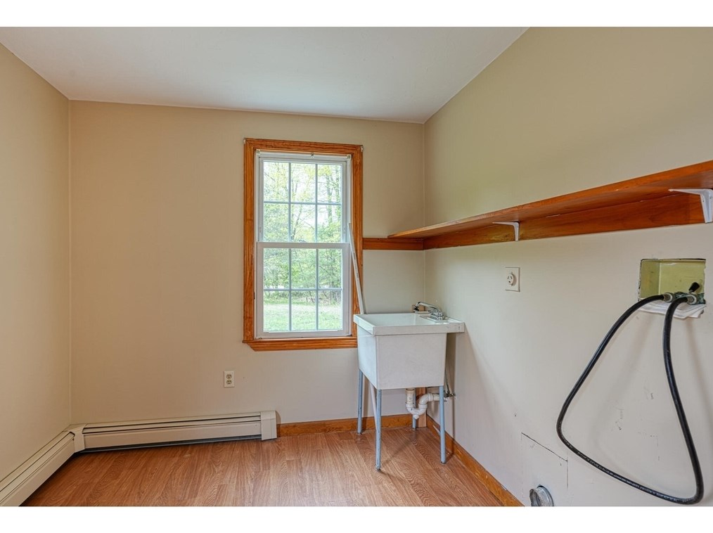 40 Lake St, Uxbridge MA  01569-1277 exterior