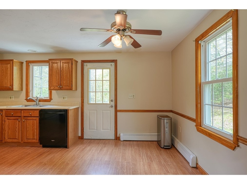 40 Lake St, Uxbridge MA  01569-1277 exterior