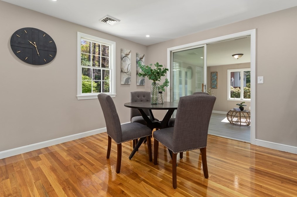 12 Ivanhoe Dr, Lynnfield MA 01940-1739 exterior