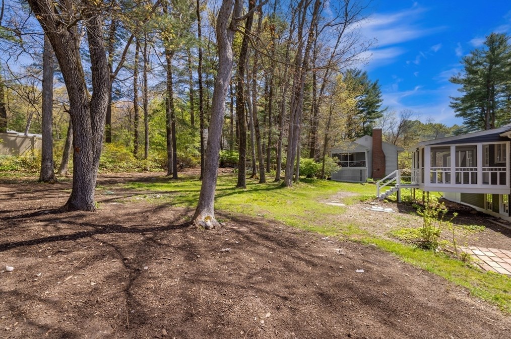 12 Ivanhoe Dr, Lynnfield MA 01940-1739 exterior