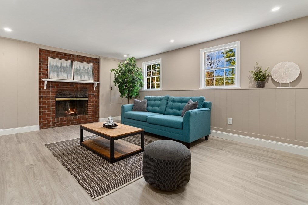 12 Ivanhoe Dr, Lynnfield MA 01940-1739 exterior