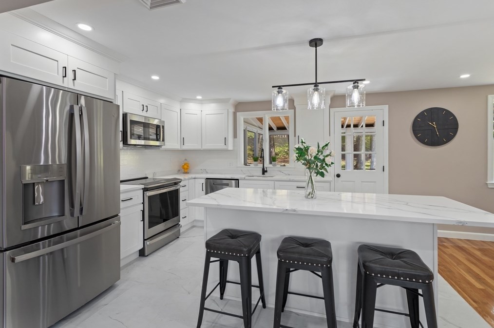 12 Ivanhoe Dr, Lynnfield MA 01940-1739 exterior