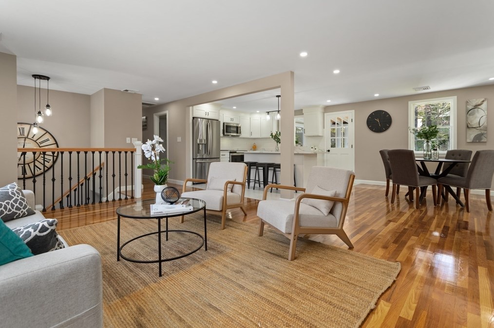 12 Ivanhoe Dr, Lynnfield MA 01940-1739 exterior