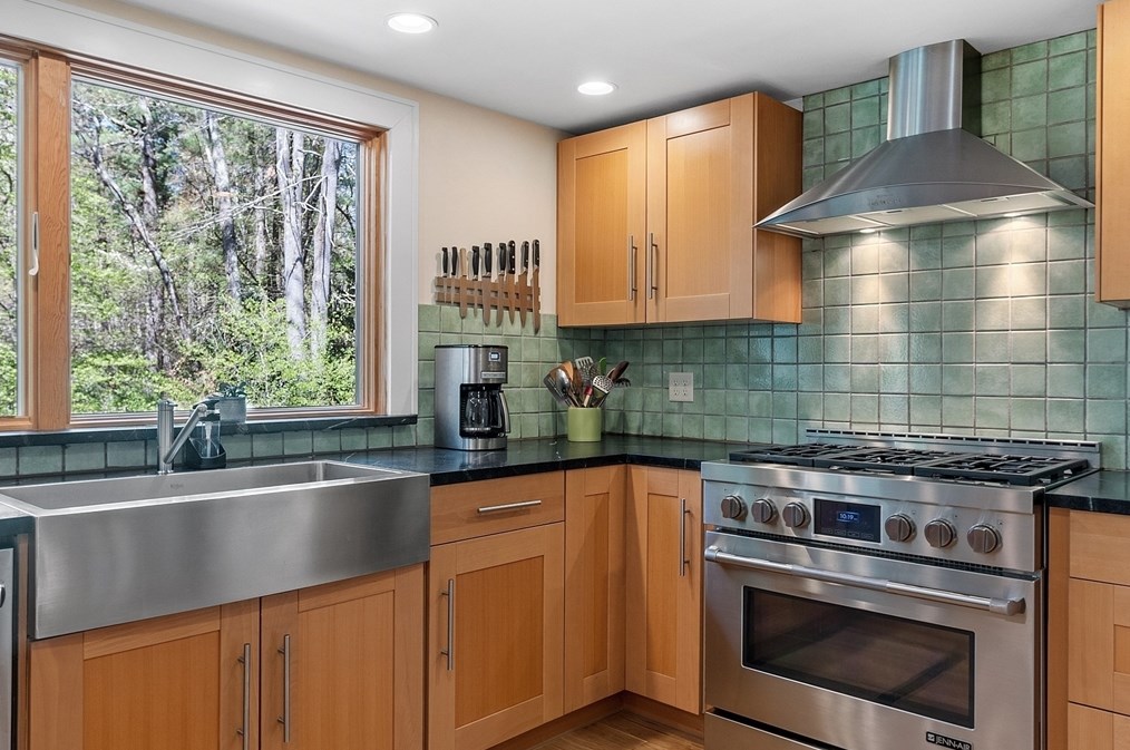 41 Taylor Rd, Acton MA 01720-4516 exterior