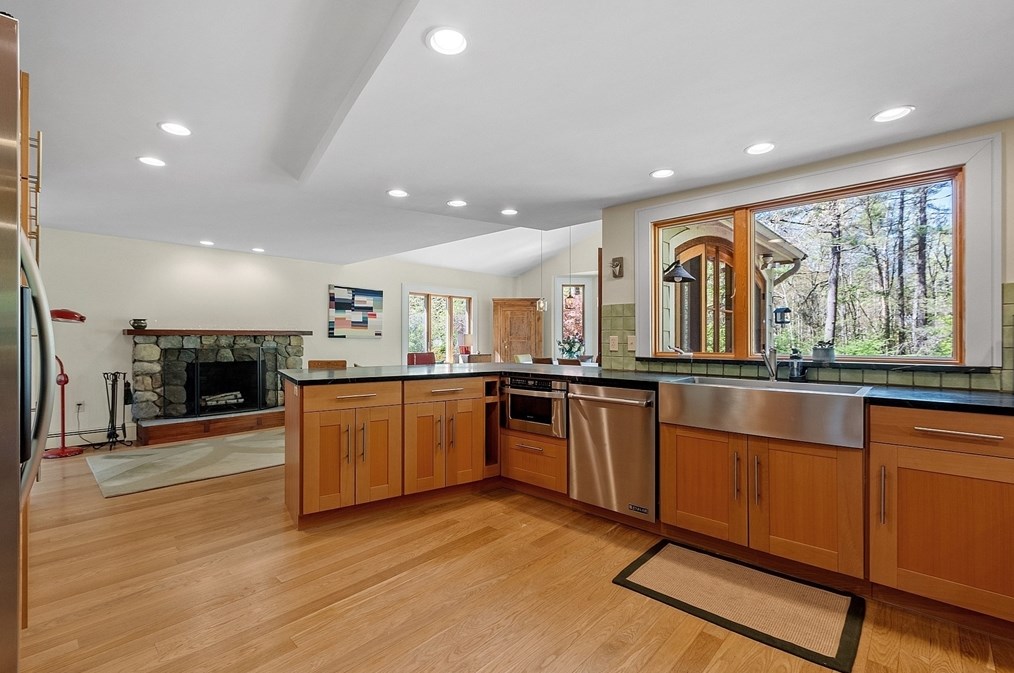 41 Taylor Rd, Acton MA 01720-4516 exterior