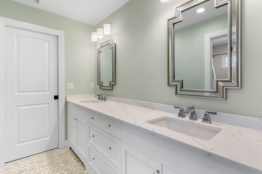 21 Clf Rd, Hingham MA 02043-1452 exterior