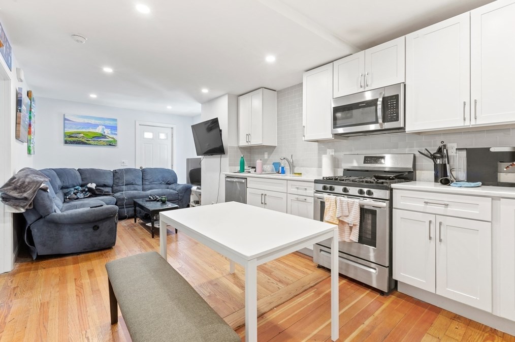 651 7th St, Boston MA 02127-4246 exterior