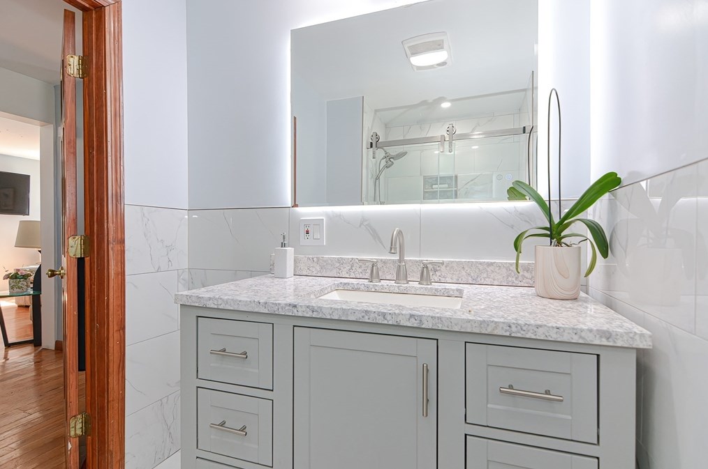 65 Ft Hl Ave, Lowell MA 01852-2708 exterior