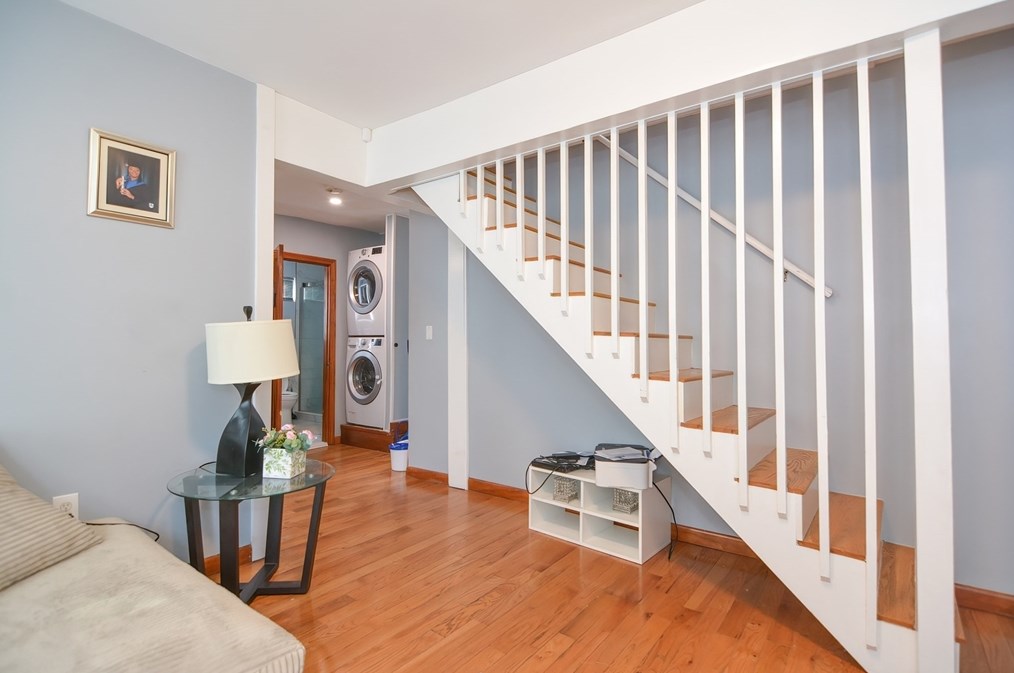 65 Ft Hl Ave, Lowell MA 01852-2708 exterior