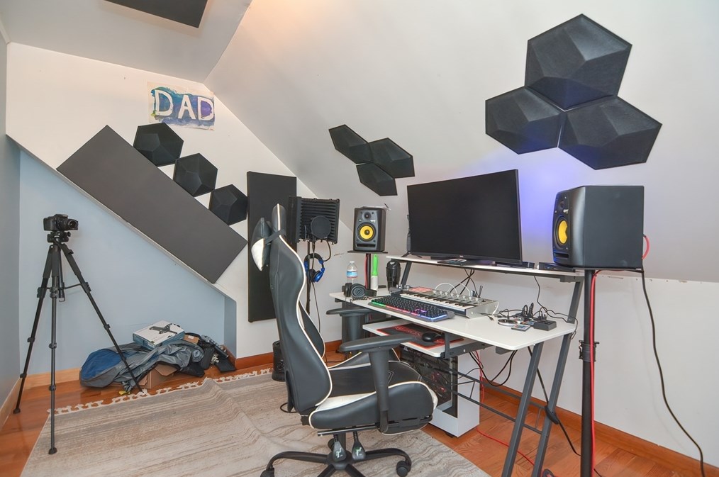 65 Ft Hl Ave, Lowell MA 01852-2708 exterior