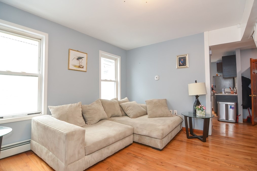 65 Ft Hl Ave, Lowell MA 01852-2708 exterior