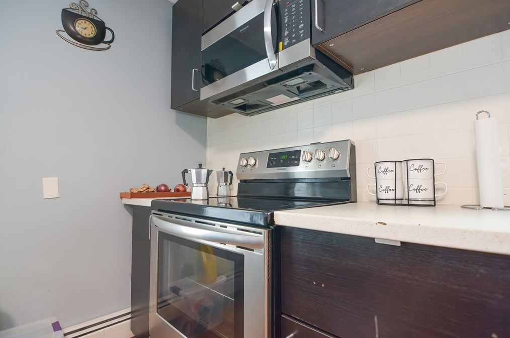 65 Ft Hl Ave, Lowell MA 01852-2708 exterior