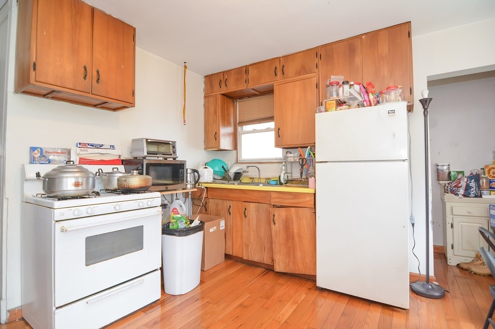 65 Ft Hl Ave, Lowell MA 01852-2708 exterior