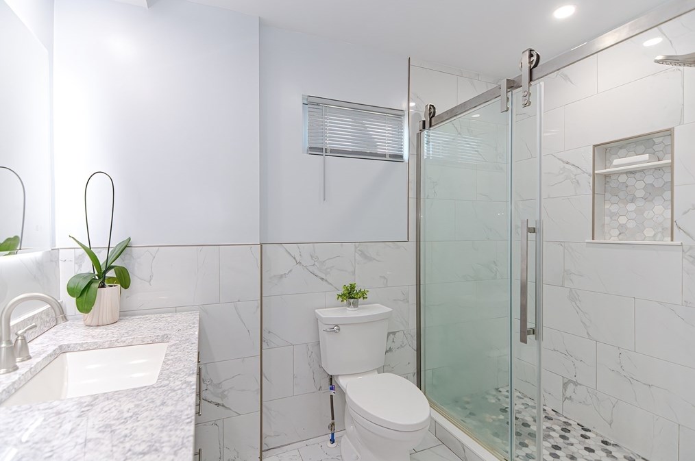 65 Ft Hl Ave, Lowell MA 01852-2708 exterior