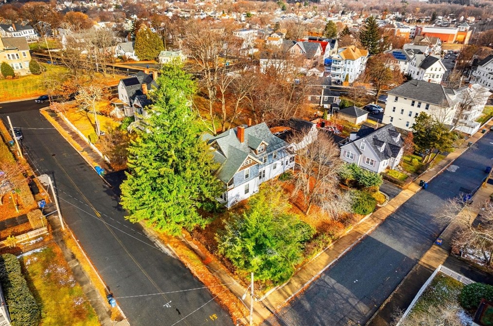 155 Woodland St, Lawrence MA 01841-2943 exterior