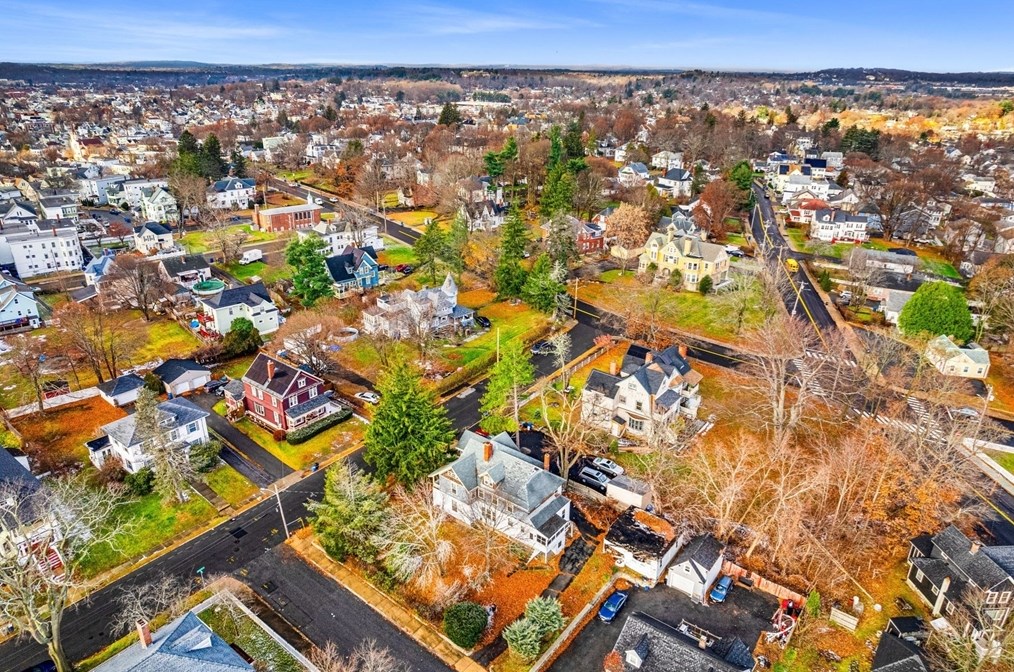 155 Woodland St, Lawrence MA 01841-2943 exterior