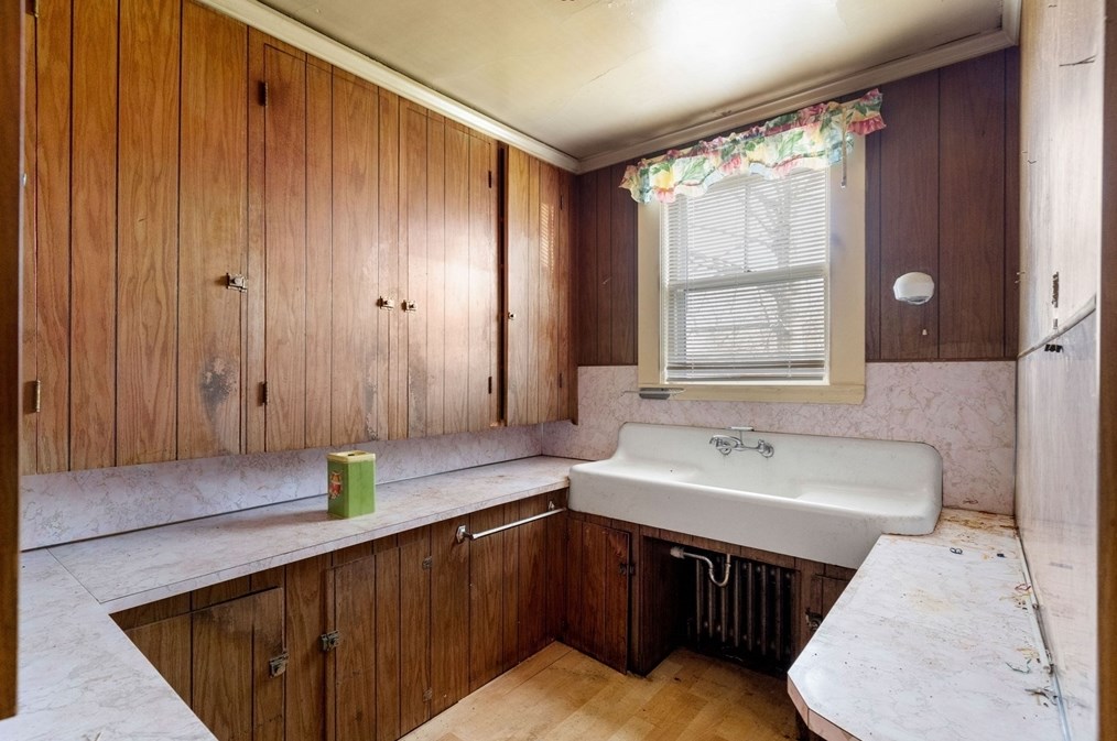 155 Woodland St, Lawrence MA 01841-2943 exterior