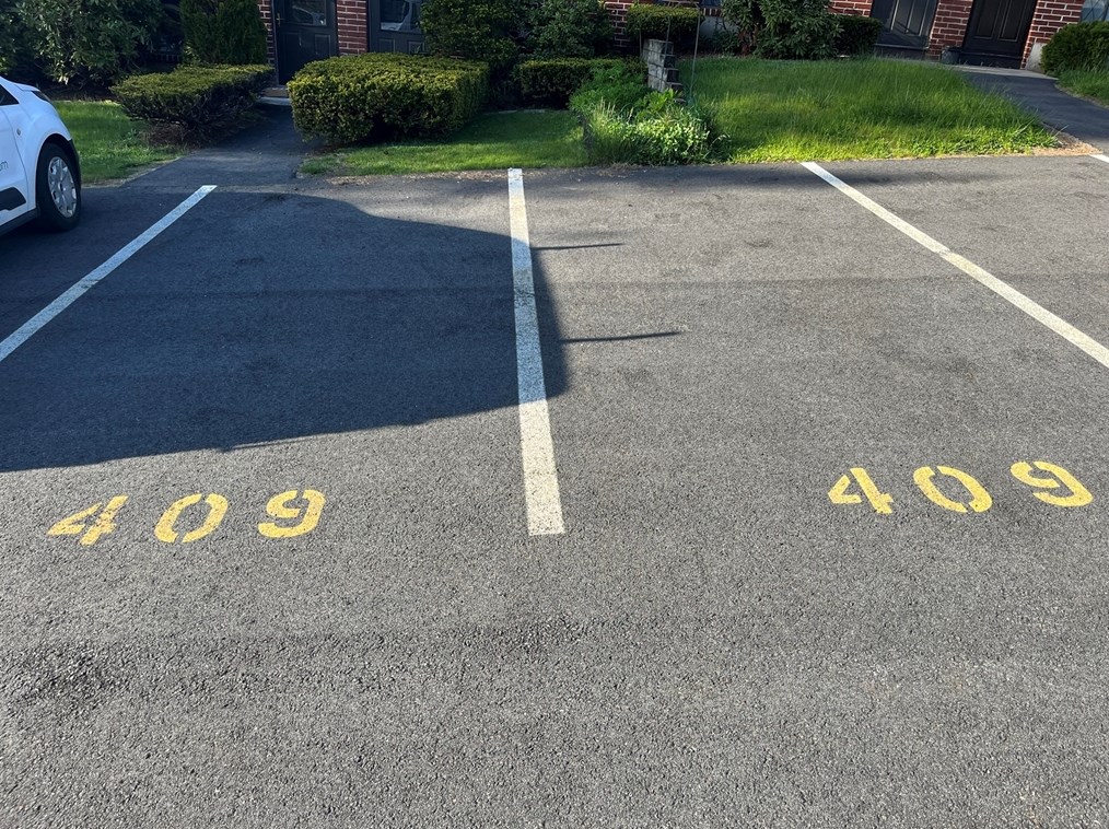 409 Farrwood Dr, Haverhill MA  01835-8444 exterior