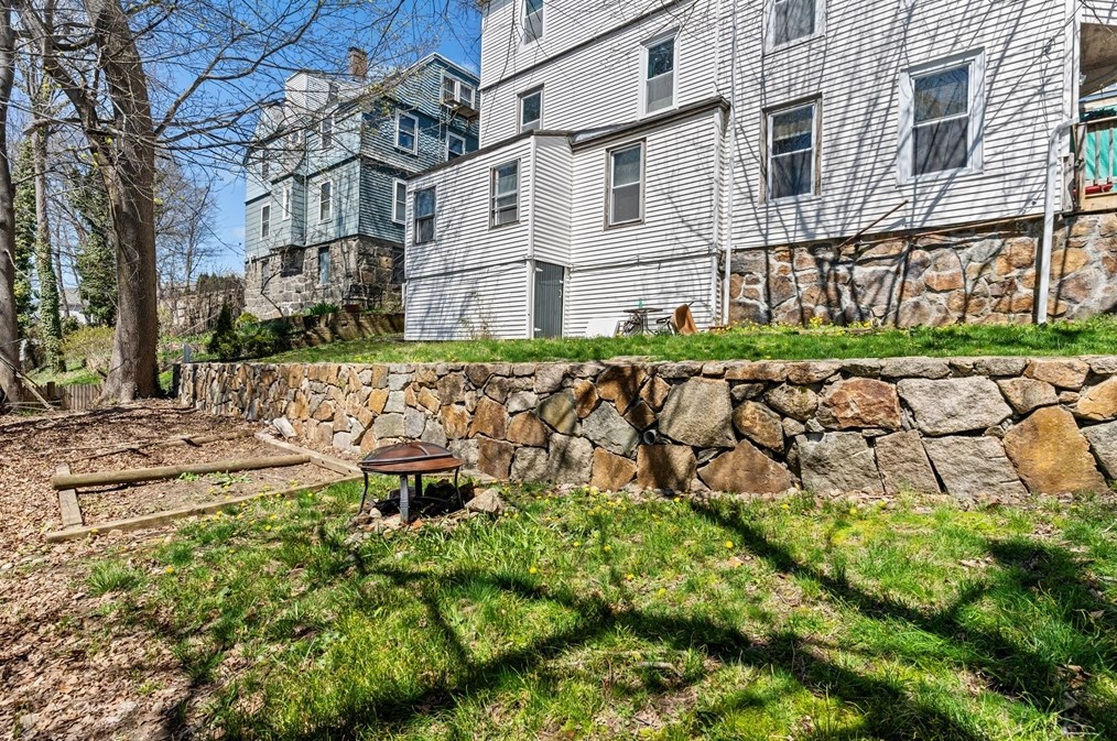 12 Highland Ave, Beverly MA 01915-4924 exterior