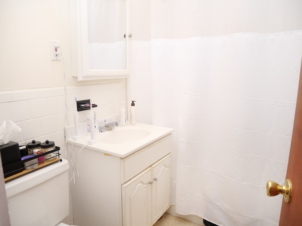 1390 Beacon St, Brookline MA 02446-2837 exterior