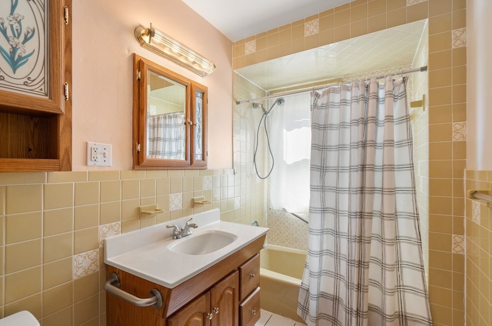 84 Lk St, Arlington MA 02474-8872 exterior