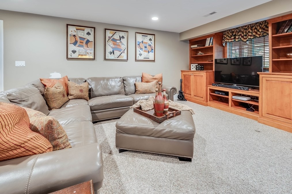 2 Mackenzie Ct, Andover MA  01810-4900 exterior