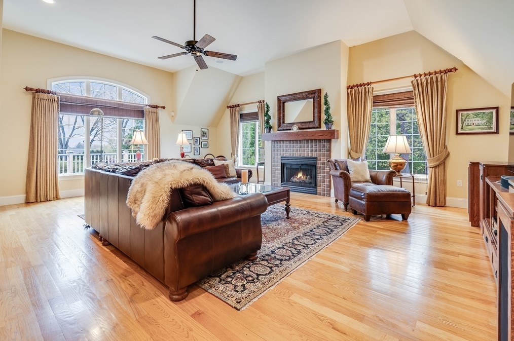 2 Mackenzie Ct, Andover MA  01810-4900 exterior