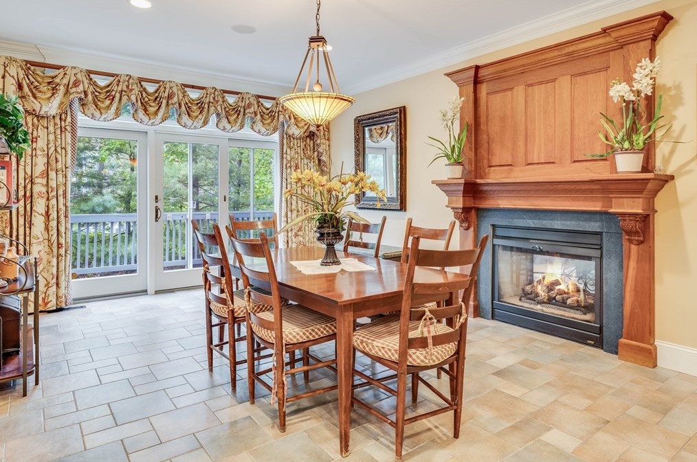 2 Mackenzie Ct, Andover MA  01810-4900 exterior