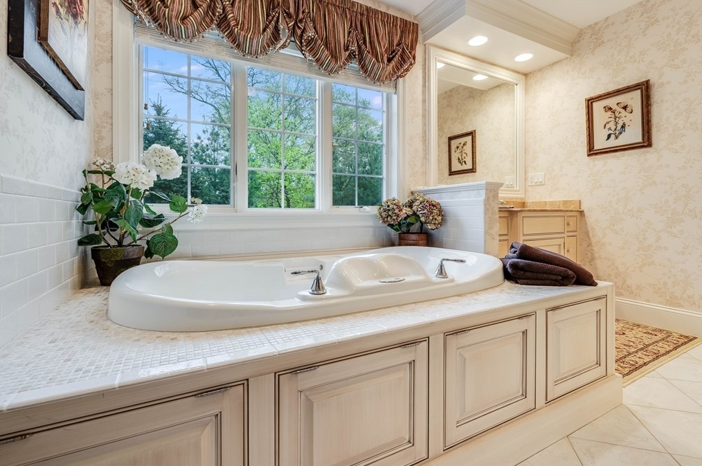 2 Mackenzie Ct, Andover MA  01810-4900 exterior