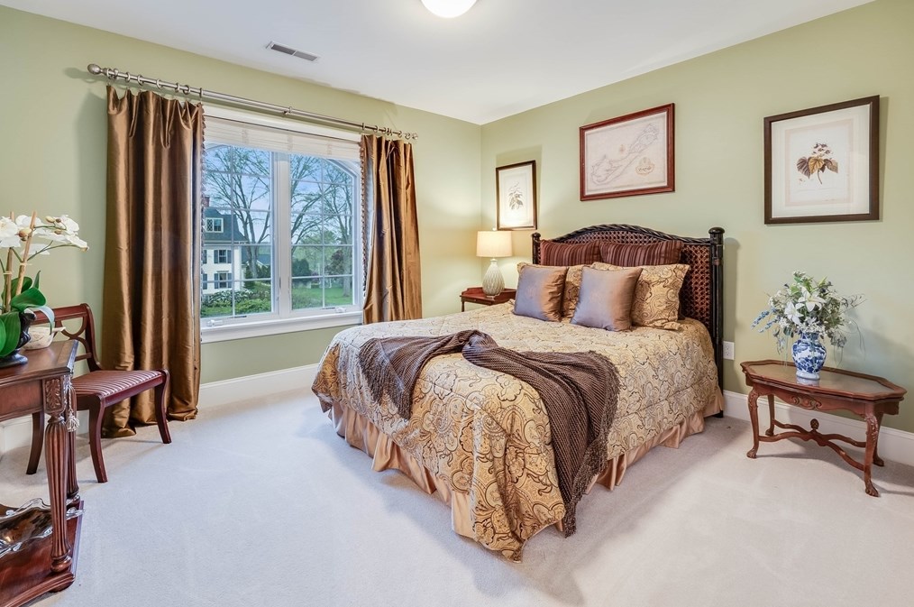 2 Mackenzie Ct, Andover MA  01810-4900 exterior