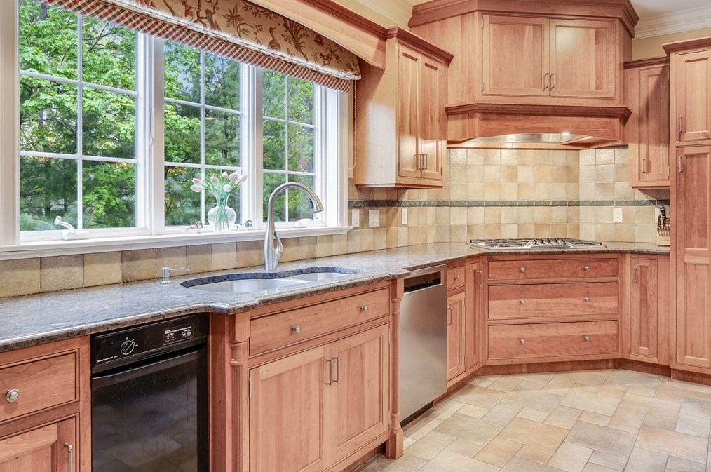 2 Mackenzie Ct, Andover MA  01810-4900 exterior