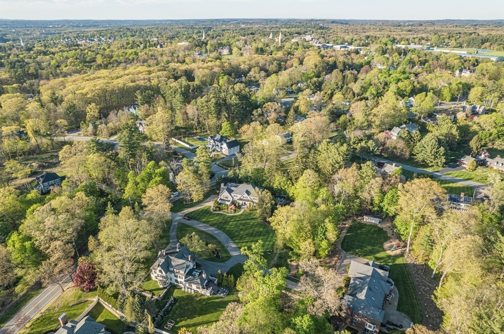 2 Mackenzie Ct, Andover MA  01810-4900 exterior