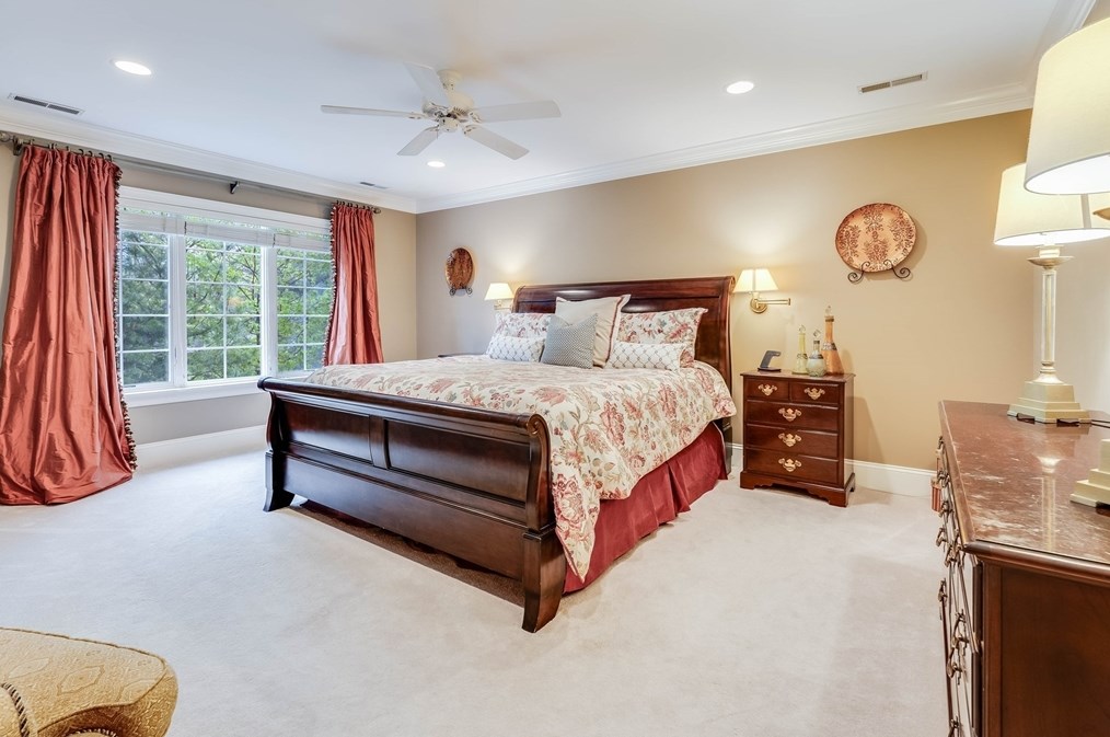 2 Mackenzie Ct, Andover MA  01810-4900 exterior