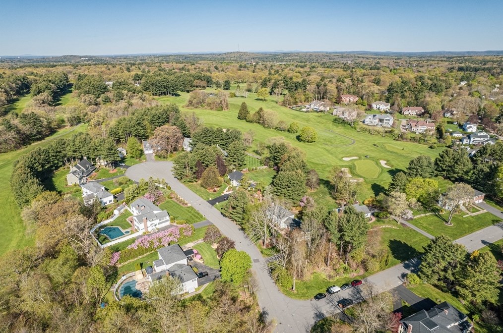 7 Apache Ave, Andover MA 01810-4738 exterior