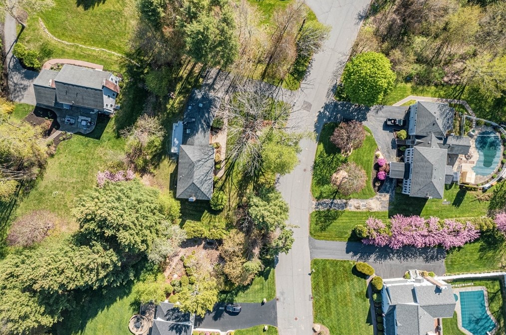 7 Apache Ave, Andover MA 01810-4738 exterior