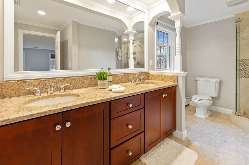 7 Apache Ave, Andover MA 01810-4738 exterior