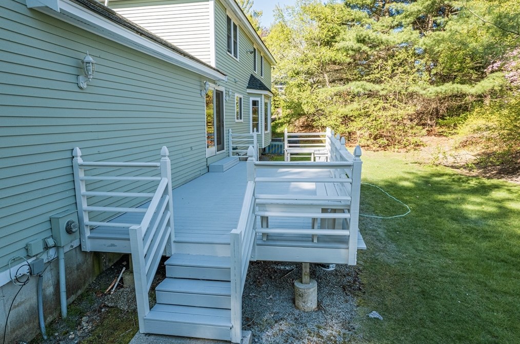 7 Apache Ave, Andover MA 01810-4738 exterior