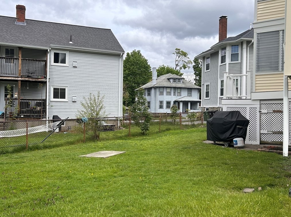 6 Bates Rd, Watertown MA 02472-3480 exterior