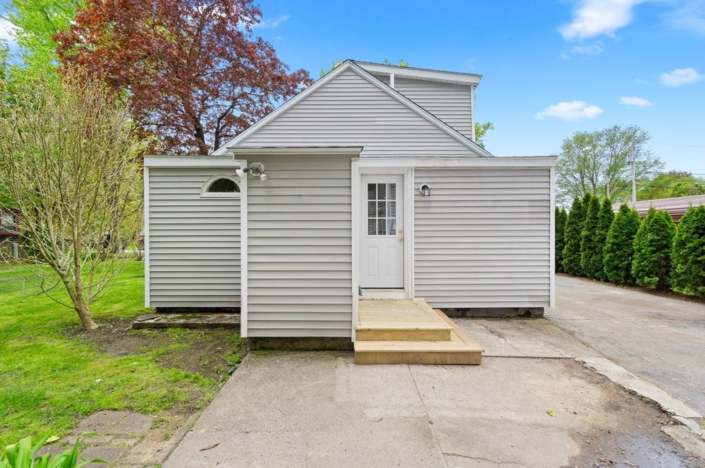 32 Quarry St, Seekonk MA 02771-5240 exterior