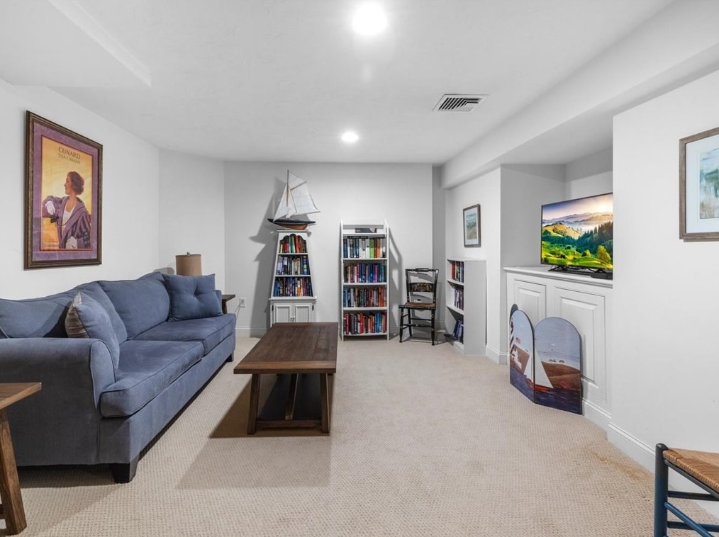 67 Tussock Brook Rd, Duxbury MA  02332-4834 exterior