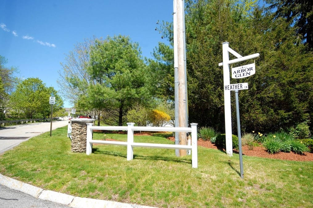 38 Heather Ln, Stow MA  01775-1256 exterior