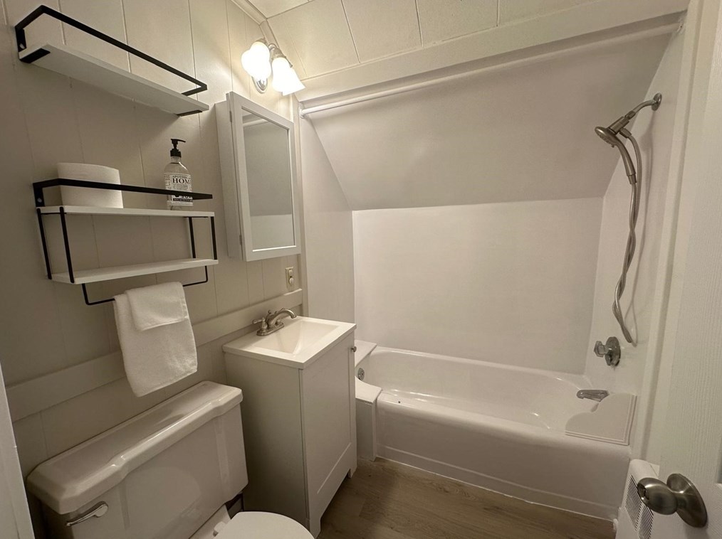 89 5 Ave, Lowell MA 01854-2335 exterior