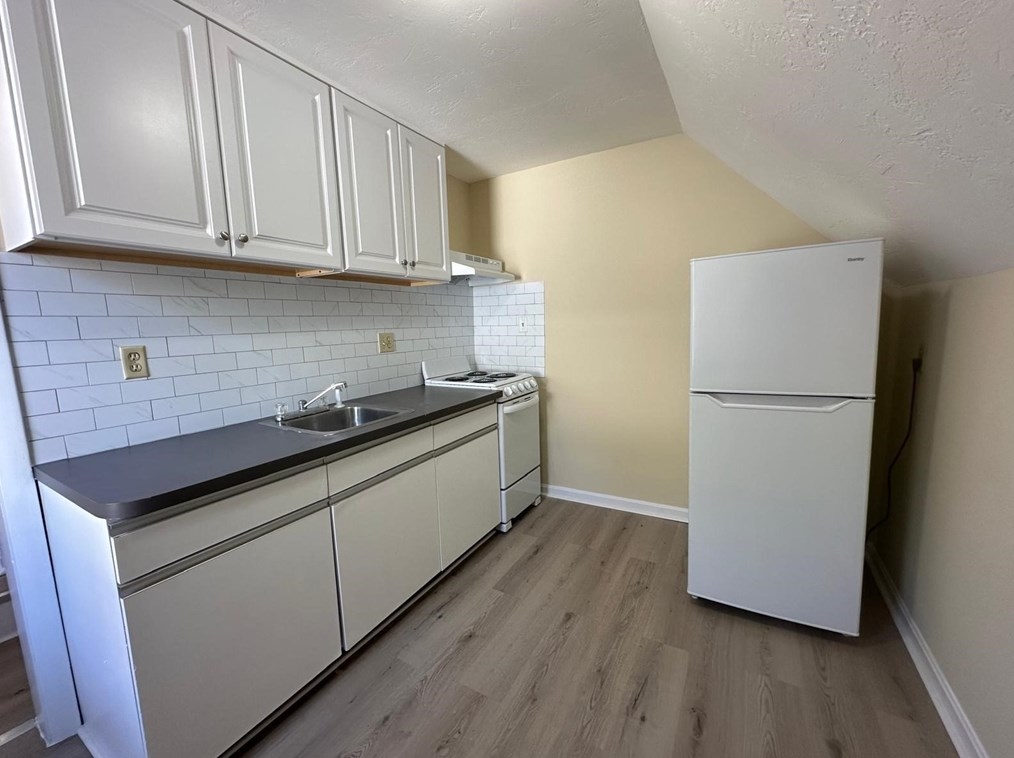 89 5 Ave, Lowell MA 01854-2335 exterior